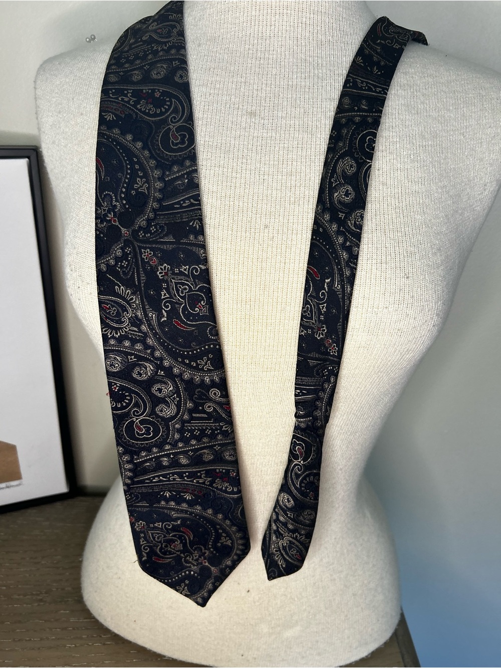 Oscar de la Renta Vintage Navy Paisley Men's Tie, one of a kind